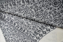 Laden Sie das Bild in den Galerie-Viewer, Kaschmir-Schal Kani-Weberei schwarz/weiß Detailansicht