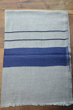 Ladda upp bild till gallerivisning, Kaschmirschal kobaltblau grau Seidenrand Totale