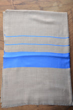 Ladda upp bild till gallerivisning, Kaschmirschal blau grau Totale