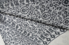 Laden Sie das Bild in den Galerie-Viewer, Kaschmir-Schal Kani-Weberei schwarz/weiß Details