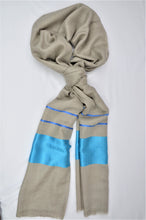 Ladda upp bild till gallerivisning, Kaschmirschal türkis graubraun Seidenrand Totale