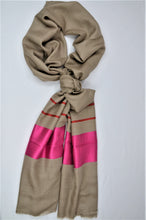 Ladda upp bild till gallerivisning, Kaschmirschal pink beige Seidenrand Totale