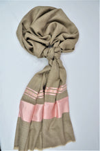 Ladda upp bild till gallerivisning, Kaschmirschal rosa beige Seidenrand Totale