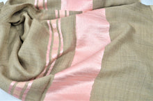 Ladda upp bild till gallerivisning, Kaschmirschal rosa beige Seidenrand gewellt