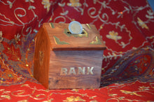 Ladda upp bild till gallerivisning, Trä sparbössa "Bank"