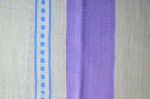 Kaschmirschal lila himmelblau grau Seidenrand Detail
