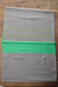 Kaschmirschal smaragdgrün hellgrün grau Seidenrand Totale