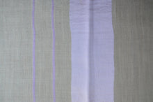 Load image into Gallery viewer, Kaschmirschal lavendel grau Detail
