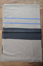 Load image into Gallery viewer, Kaschmirschal schwarz kobaltblau grau Totale
